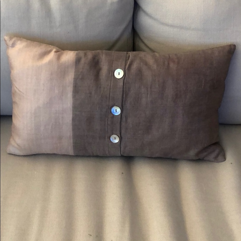 Rectangle silk accent pillow with buttons